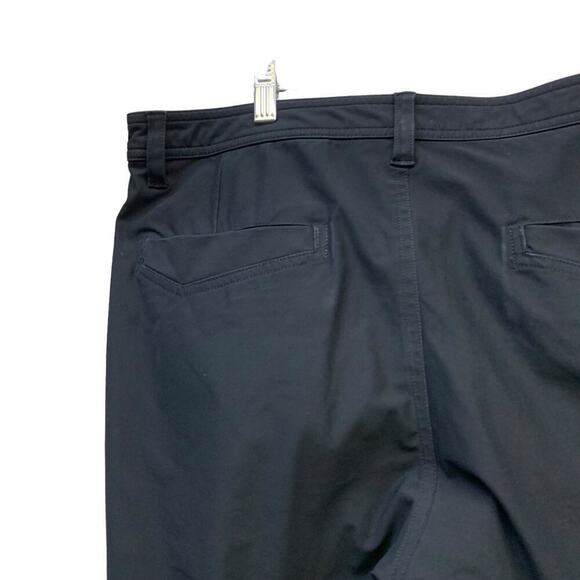 Lululemon‎ Men's Black Shorts SZ 38 - Picture 5 of 8